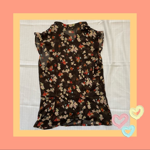 size m black floral ruffle sleeve top ! - Picture 4 of 6